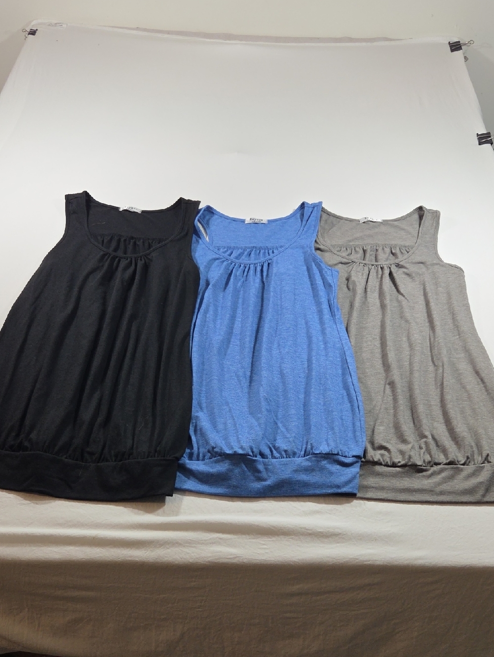Beyove 3 Classic Scoop-Neck Tank Top Banded Hem Black Blue Gray